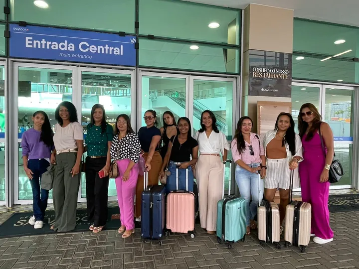 Caravana de Alagoinhas — Adriana · van