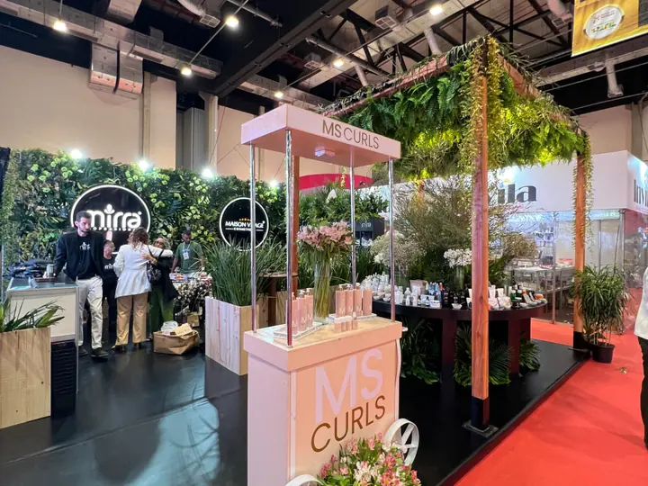 Stand MS Curls — montagem Montec